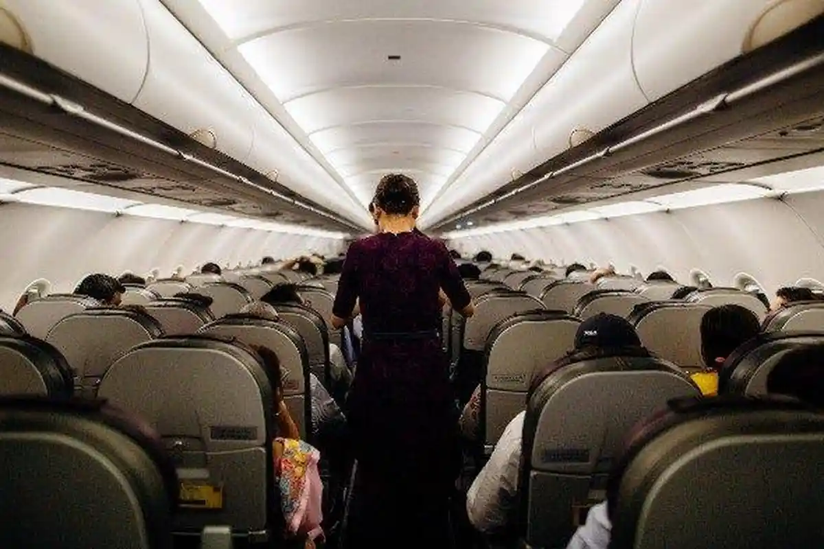 Mantan Pramugari yang Menjadi Pengedar Narkoba Ini Divonis Penjara 28 Bulan