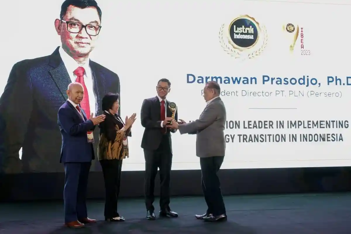 Dirut PLN Darmawan Prasodjo Raih Penghargaan IBEA 2023, Bawa PLN Pertama Deklarasi Wujudkan ZNE