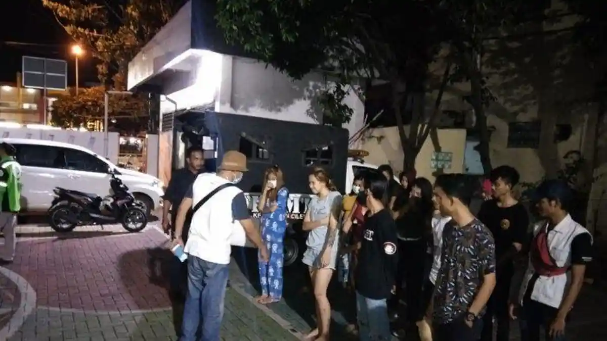 Pimpin Penggerebekan Postitusi, Camat Ciledug Amankan 15 Remaja 