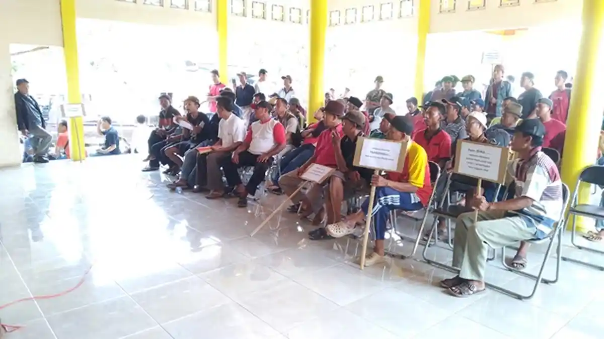 Warga Poncorejo Kendal Protes Jalan Beton Baru 4 Bulan Sudah Rusak dan Bantuan RTLH Diduga Dikorupsi