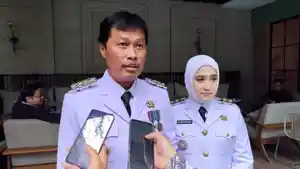 Effendi-Siti-Resmi.jpg