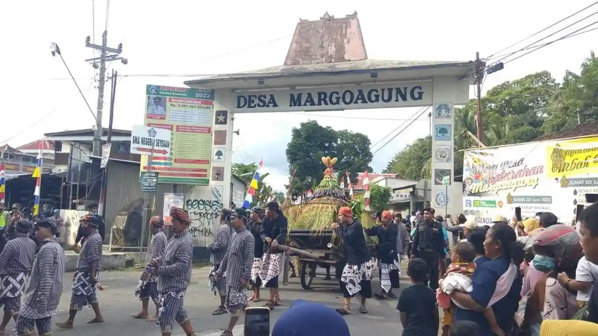 Warga Margoagung Tumpah Ruah di Merti Desa Mbah Bregas 