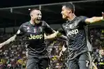 cristiano-ronaldo-dan-federico-bernardeschi-merayakan-kemenangan-juventus-2-0-atas-frosinone_20180924_070642.jpg