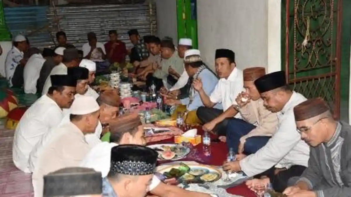 Sekda Bangka Safari Ramadan Sambil Rayakan Ultah di Desa Neknang