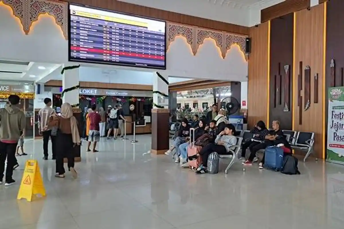 Dampak Tabrakan KA Turangga & Commuter Line Bandung, Lintas Selatan Kroya-Bandung Tak Bisa Dilalui