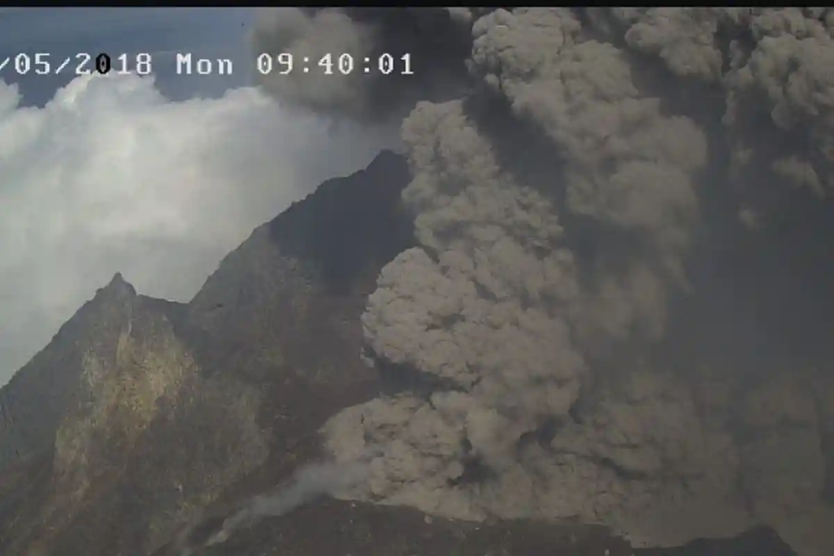 Resmi ,Status Gunung Merapi Meningkat Jadi Waspada, Erupsi Freatik Terus Terjadi