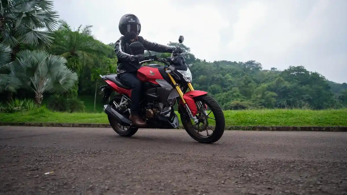 Tips Cari Aman, Begini Cara Mengendarai Motor Kopling dengan Aman untuk Pemula