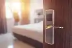 ilustrasi-pintu-kamar-hotel.jpg