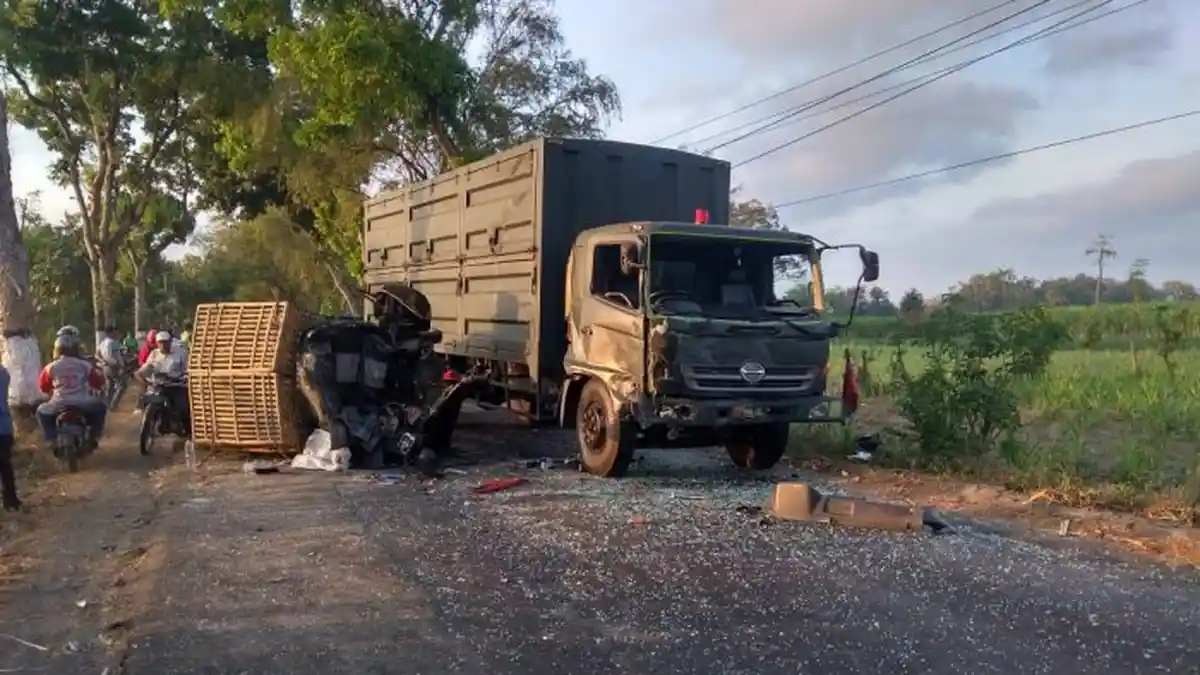 Sopir Pikap Tewas Usai Tabrakan dengan Truk Pengangkut Amunisi Milik PT Pindad