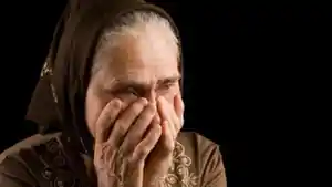 ilustrasi-nenek-menangis.jpg