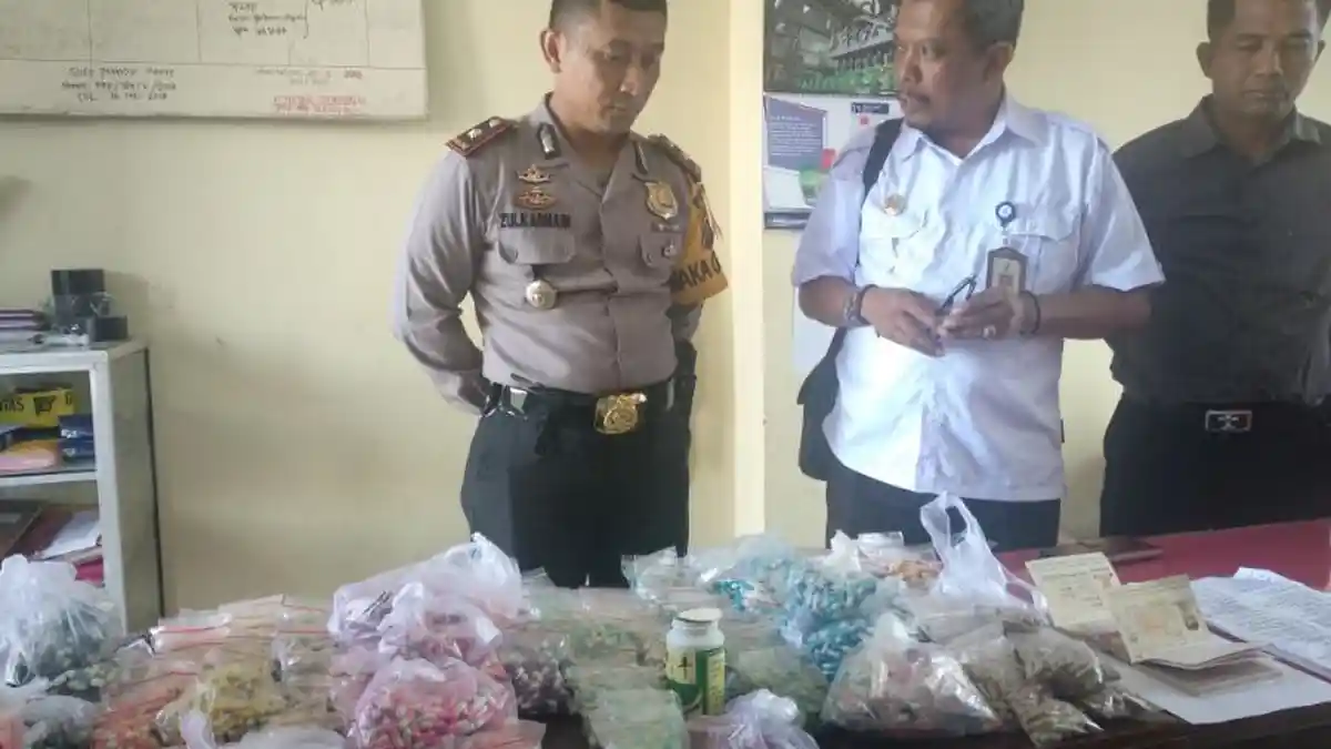 BREAKING NEWS, WNA Tiongkok Ditangkap Membawa Ratusan Ribu Obat Ilegal di Bandara Silampari