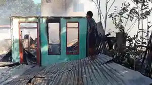 RUMAH-TERBAKAR-Kondisi-rumah-terbakar-di-Likong-Gete-Sikka-NTT-Kamis-10-Juli-2025.jpg