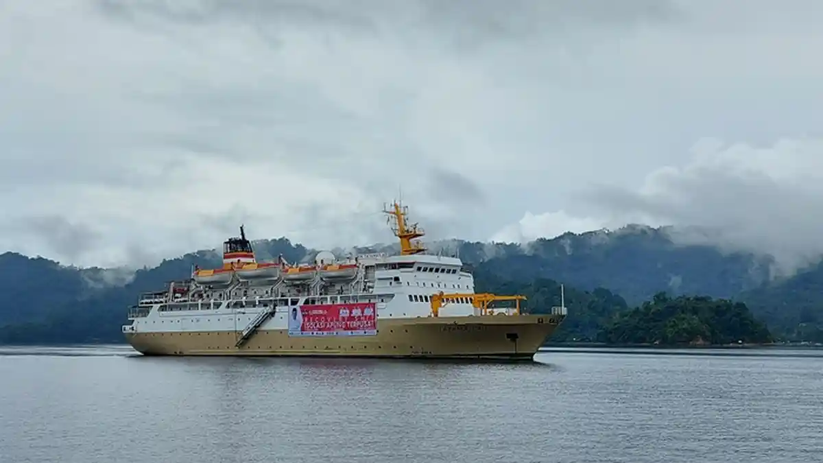 Bupati Minut Joune Ganda Ajak Pasien Covid Isolasi di KM Tatamailau