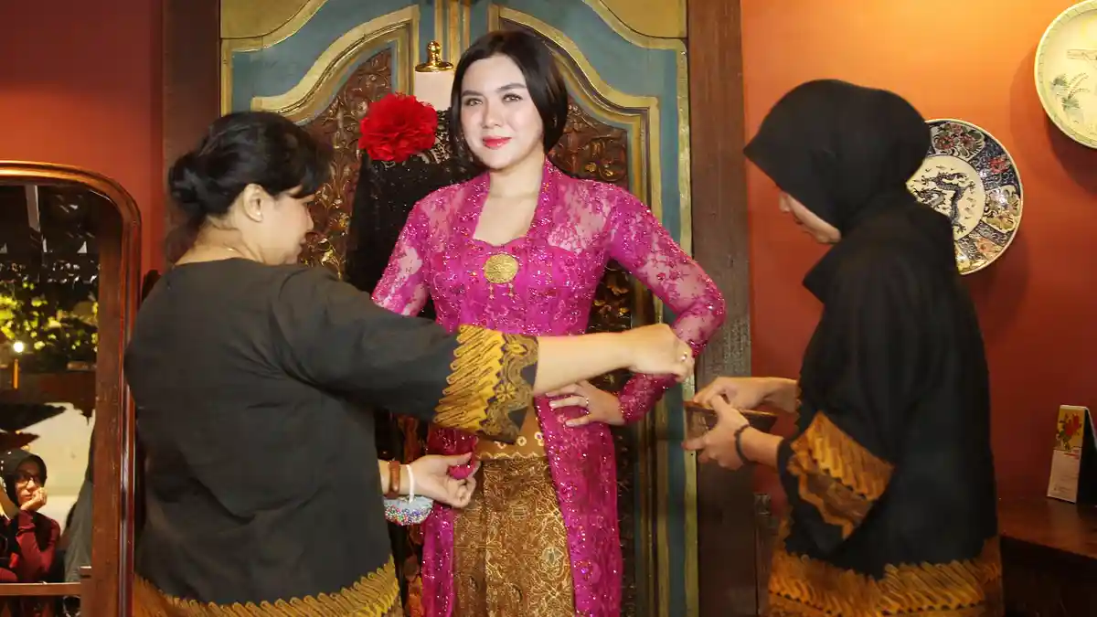 Calon Suami Mengaku Sulit Menaklukkan Hati Vicky Shu