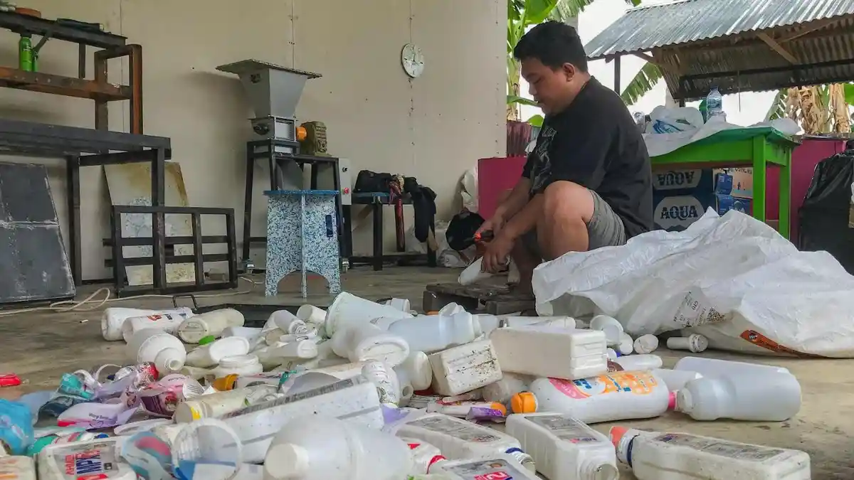 Komunitas Pututa Recycle Gorontalo Ubah Sampah Jadi Furniture Estetik