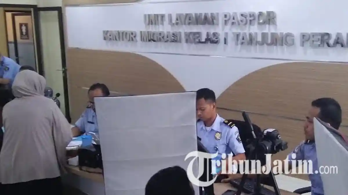 Dalam Sehari, Kantor Imigrasi Tanjung Perak Layani 700 Pemohon Paspor Umroh dan Haji