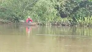 susur-sungai-pelancong-juga-bisa-melihat-aktivitas-warga-memancing.jpg