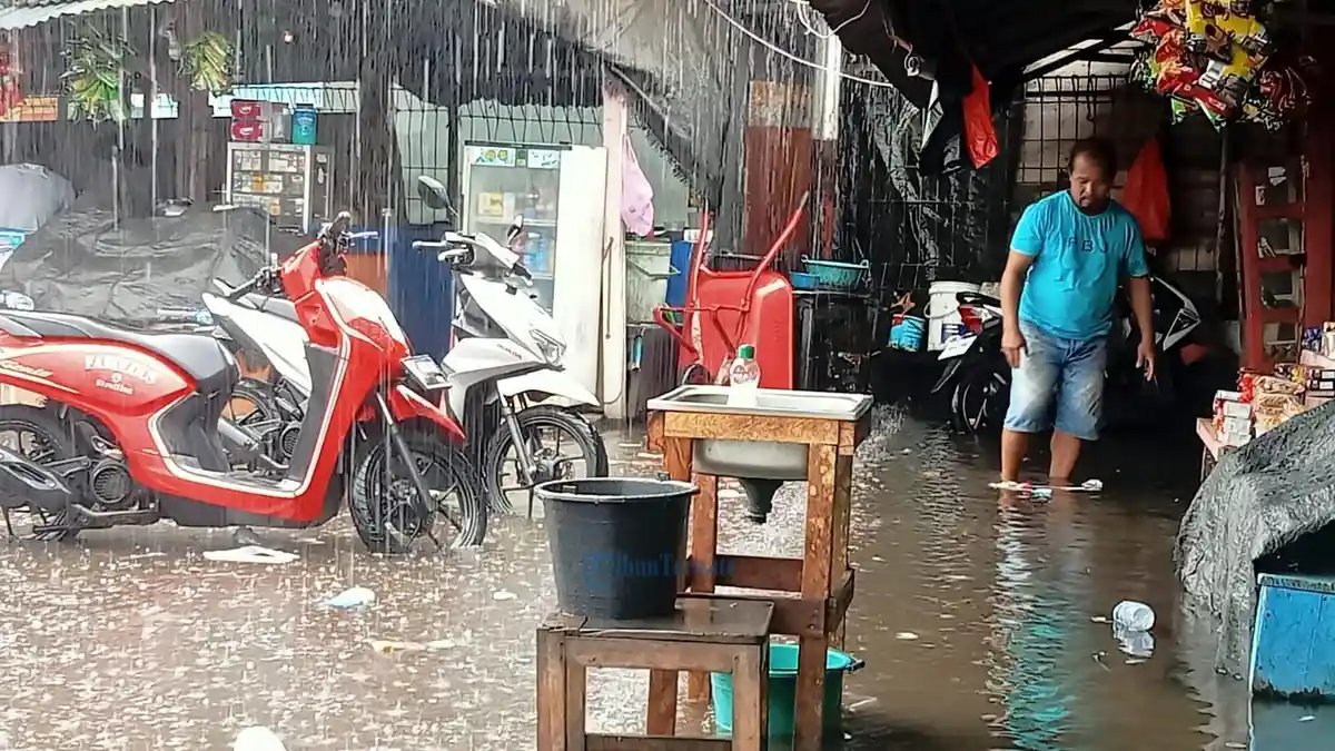 Sejumlah Kios-kios Pedagang di Area Terminal Sofifi Banjir Gegara Hujan Deras
