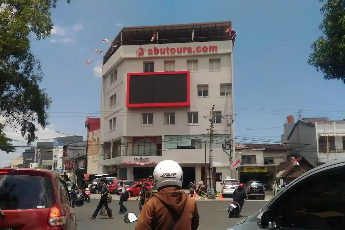 Abutours: Kami Bukan First Travel