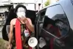 Seniman Ludruk Blusukan Pasar Ajak Warga Disiplin Bermasker