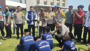 Kapolda-Jateng-Irjen-Ahmad-Lutfi-saat-berbincang-dengan-penjahat.jpg