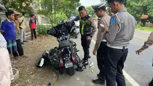 MDS-19-pengemudi-mobil-pikap-bernomor-polisi-P-9308-NY-mengaku-telah-menyalakan-lamp.jpg