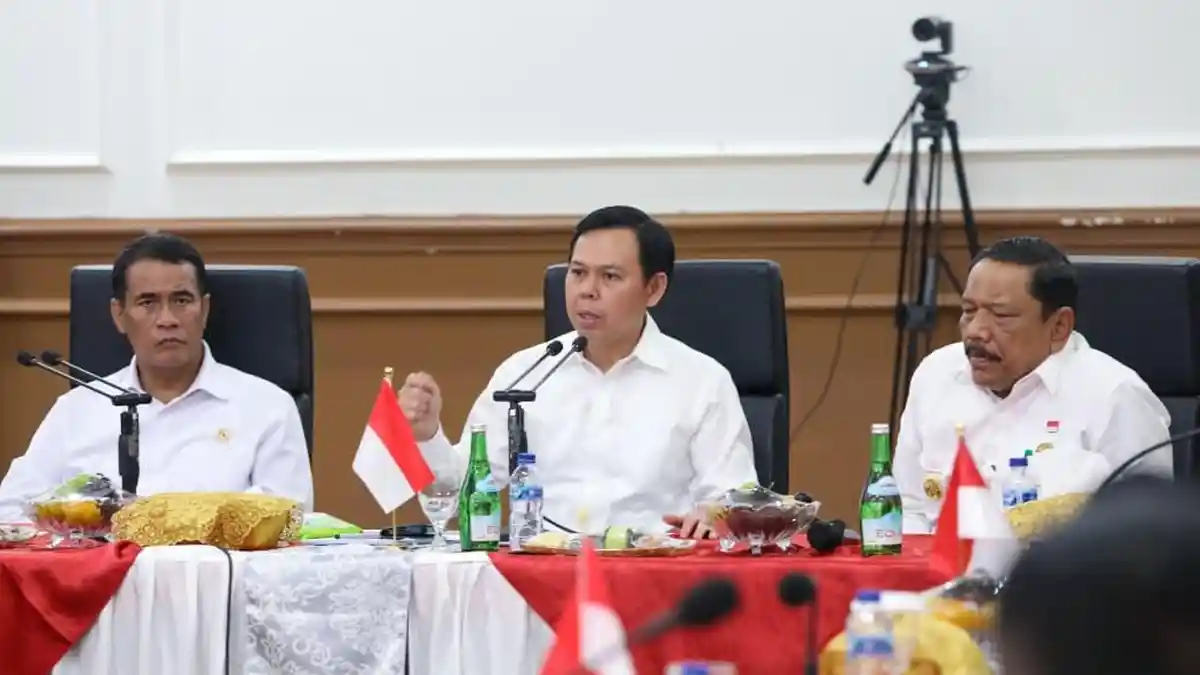Dampingi Mentan Tinjau Pasar SPHP, Ketua DPD RI Sultan B. Najamudin Bahas Hilirisasi Perkebunan