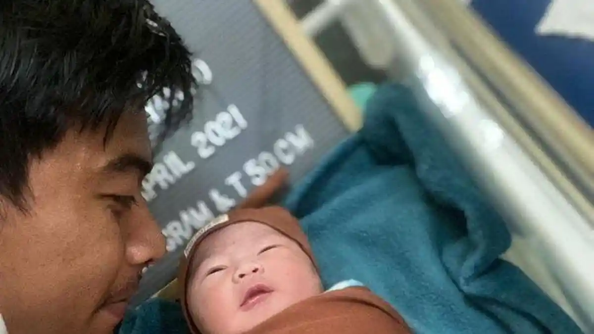 Kiper Persebaya Surabaya, Satria Tama Temani Istri Saat Persalinan, Begini Ceritanya