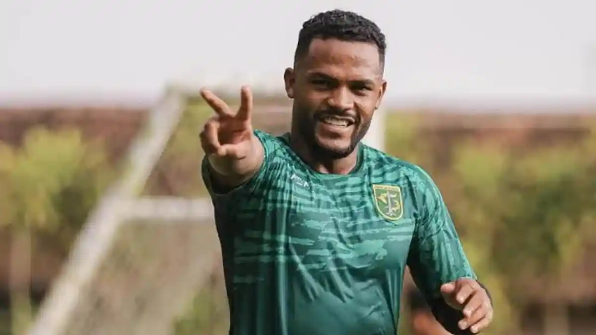 Pelatih Persebaya Aji Santoso Beri Sinyal Paulo Victor Bisa Tampil Hadapi Barito Putera di GBT