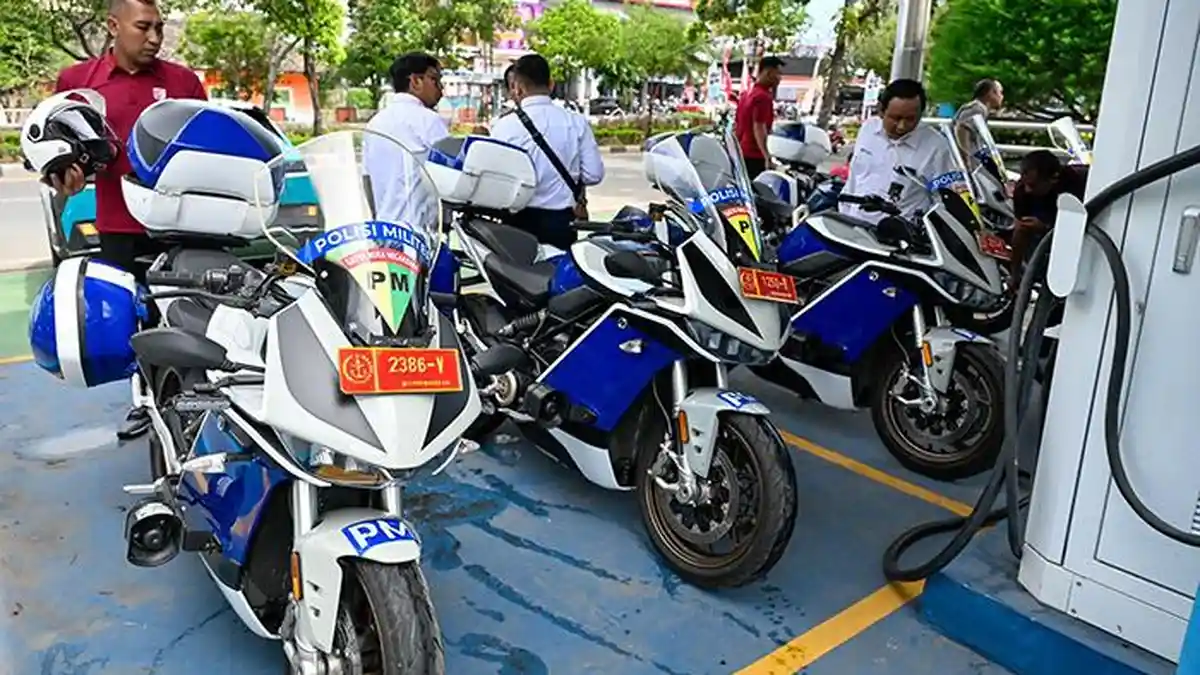 FOTO Anggota Paspampres Isi Daya Baterai Motor Listrik di SPKLU PLN Aceh - Motor-Listrik-Zero-Paspampers6.jpg