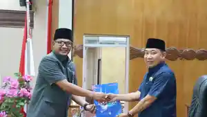 Sekda-Sampaikan-LKPJ.jpg
