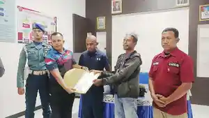 SERAHKAN-Oknum-TNI-AL-gadungan-Jefri-Ga-Koro.jpg