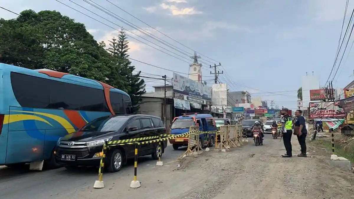 Perbaikan Gorong-gorong di Jalan Ahmad Yani Pringsewu Timbulkan Kemacetan