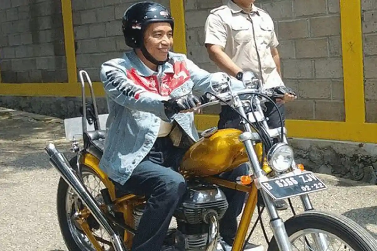 8 Gaya Kekinian Presiden Jokowi yang Kece & Keren Nggak Kalah dari Generasi Millennials