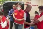 TANGIS-Teller-Bank-Pelat-Merah-Digiring-ke-Rutan-Gelapkan-Dana-hingga-Rp2-M-Atas-Suruhan-Suami.jpg