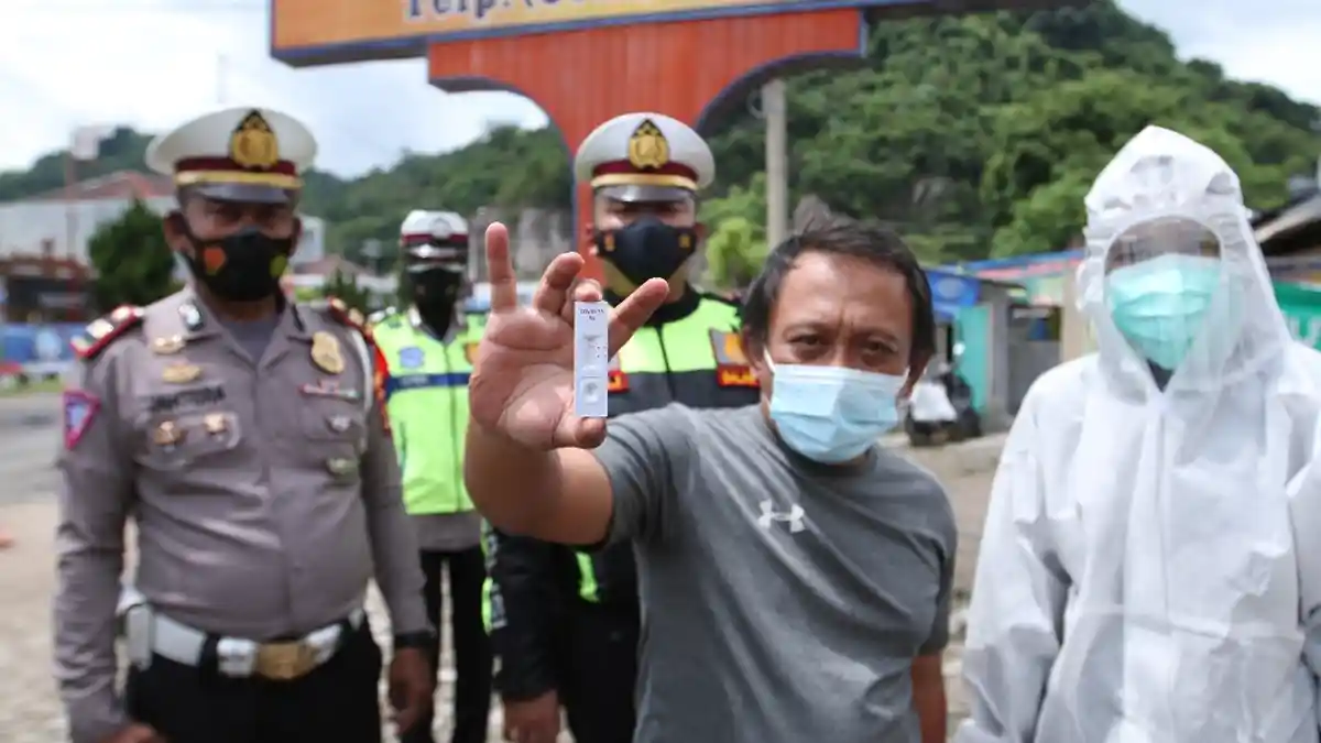 Pelancong dari Luar Lampung Dirapid Test Antigen Gratis di Jalan RE Martadinata