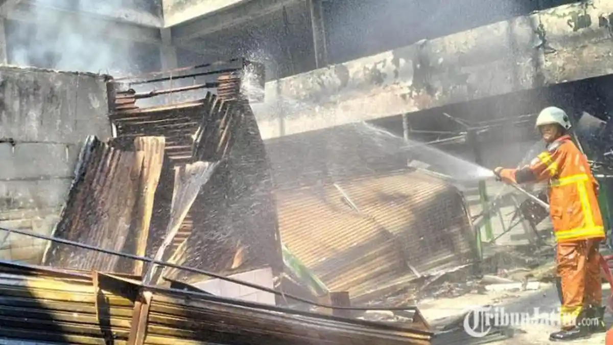 Sumber Air Jadi Kendala, Butuh Waktu 7 Jam Padamkan Kebakaran Pasar Krian Sidoarjo