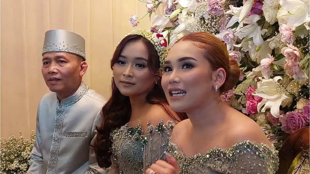 Ayu Ting Ting Nangis di Pernikahan Adik karena Takut Dilupakan