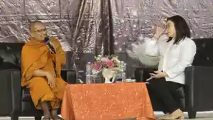 YM-Nyanasila-Thera-dan-Moderator-Dharmawaty.jpg
