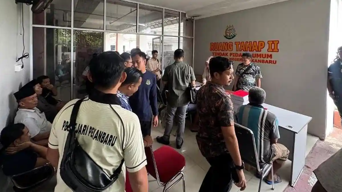 12 Tersangka Kerusuhan di PT SSL Siak Diserahkan ke Jaksa, Sebentar Lagi Jalani Sidang