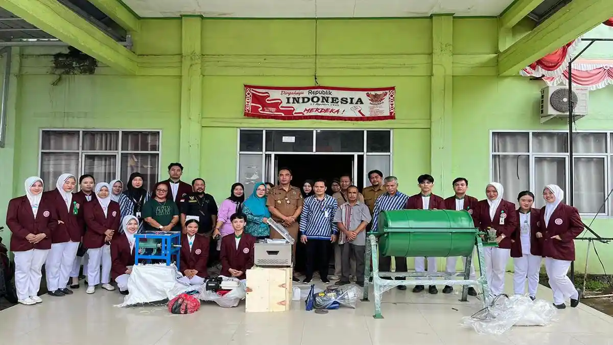 Desa Baning Kota Terima Bantuan Alat Pengolahan dan Komposter dari Kemendikti