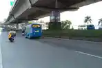 Kendaraan Melaju Lancar di Jalan Sholeh Iskandar