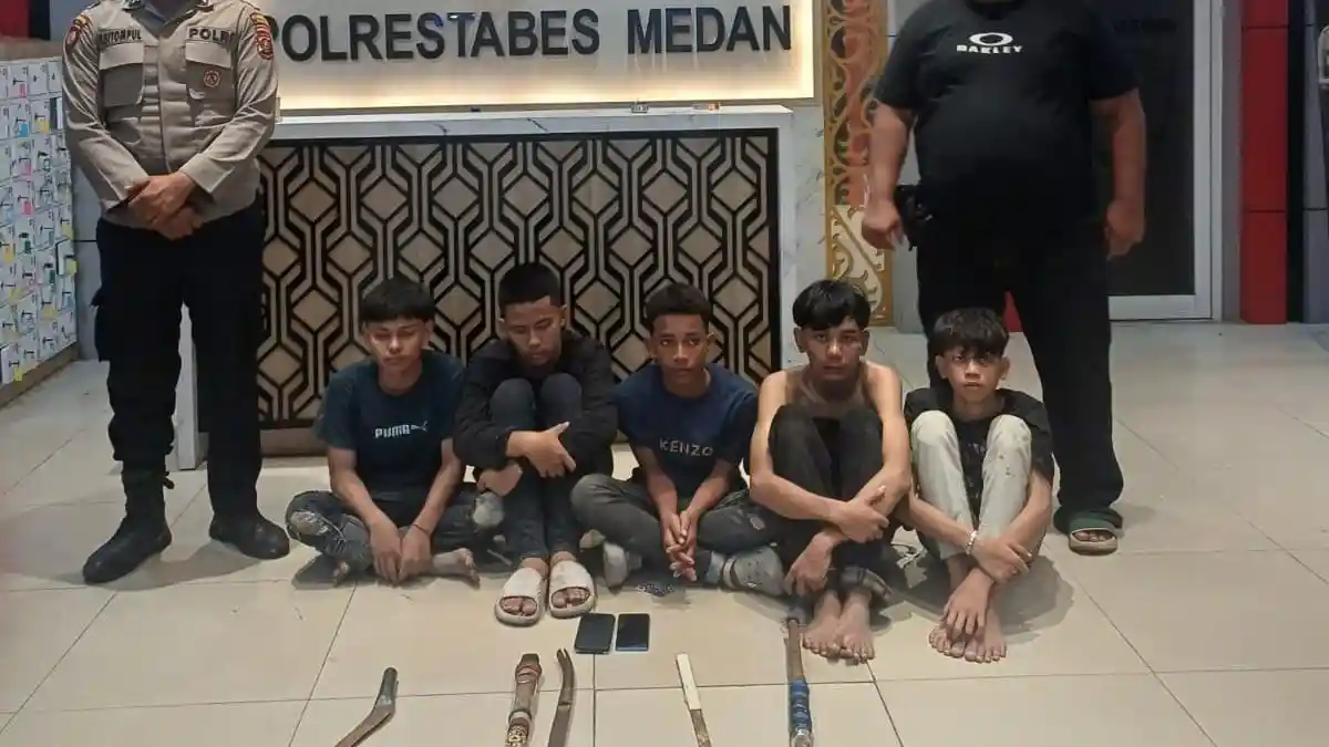 Berantas Kejahatan Jalanan, Polisi Amankan Lima Pelaku Tawuran di Jalan Silambo, Medan