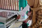 Memasuki Ramadan, Puluhan Perempuan Kepala Keluarga di Banyuwangi Dilatih Bikin Kue Kering