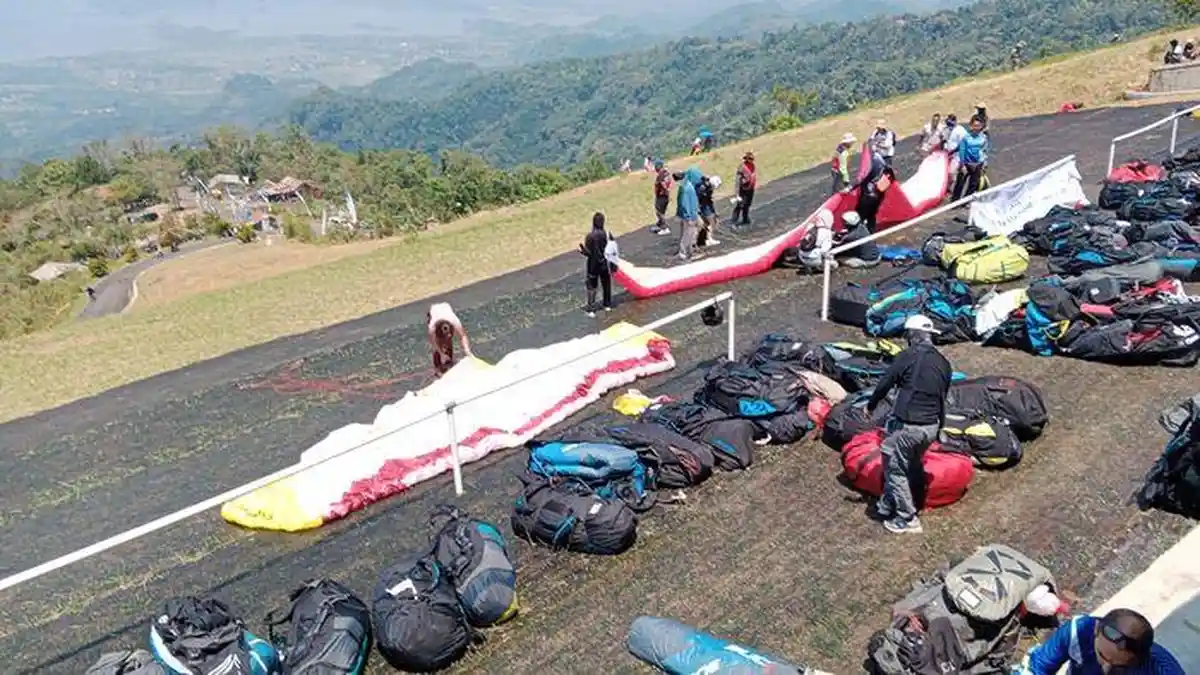 26 Perempuan Penerbang Paralayang Ikut Tanding di West Java Paragliding Championship 2025 
