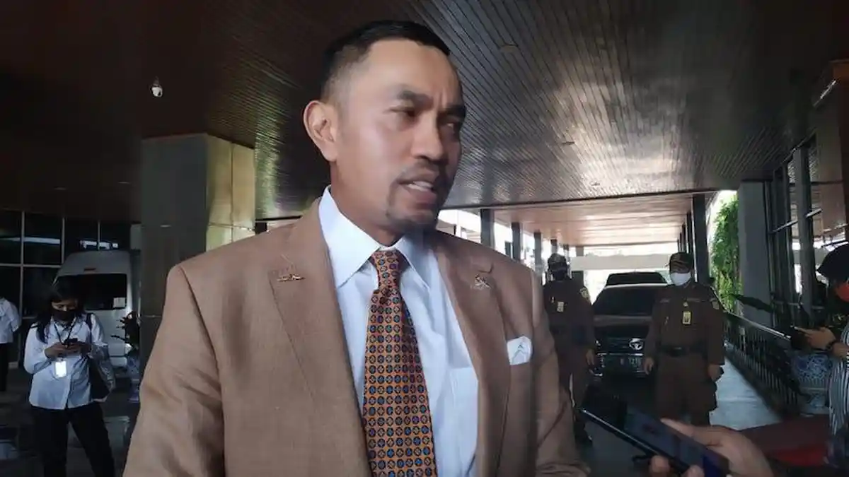 Bagikan Bantuan kepada Warga, Sahroni: Bukan untuk Kampanye