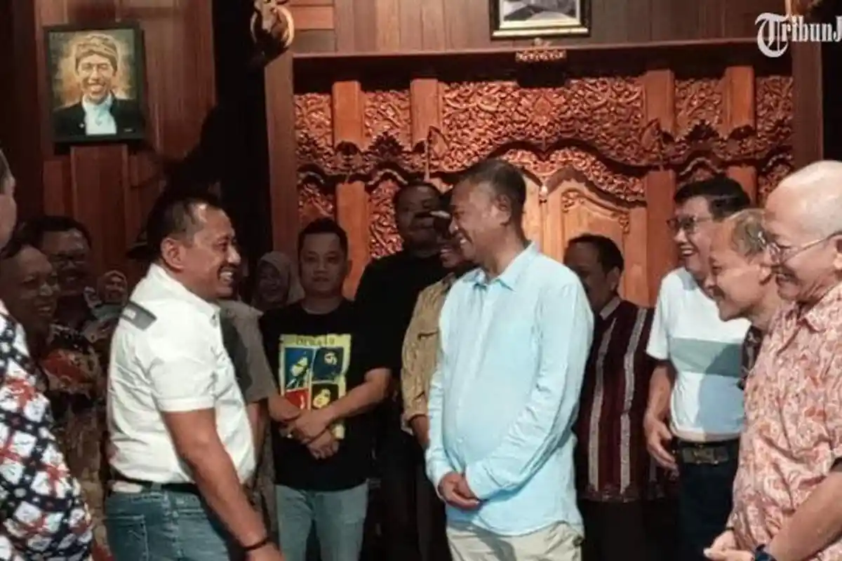 Pilkada Tulungagung 2024, Ada Camat Yang menangis Sesenggukan saat Para Pejabat Sowan ke  Gatut Sunu