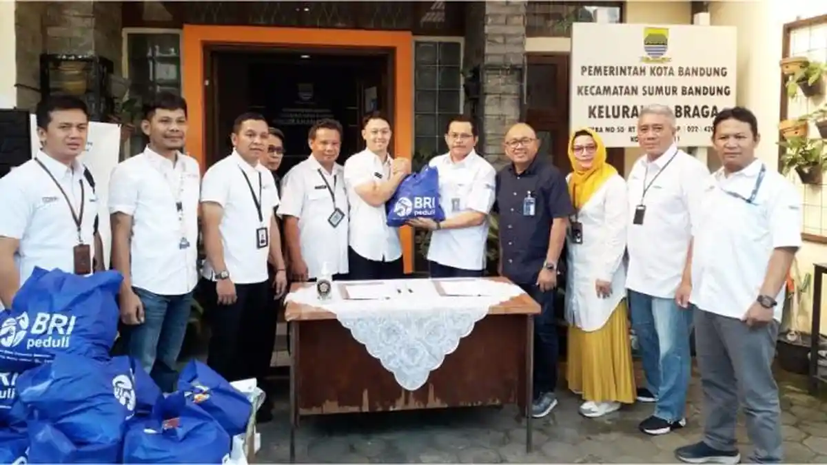 Berbagi Bahagia BRI Regional Office Bandung Bagikan 1.475 Paket Sembako