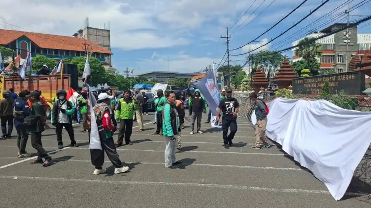 Kepung Gedung DPRD Jawa Timur, Ribuan Driver Online Desak Dewan Bubarkan Aplikator Nakal