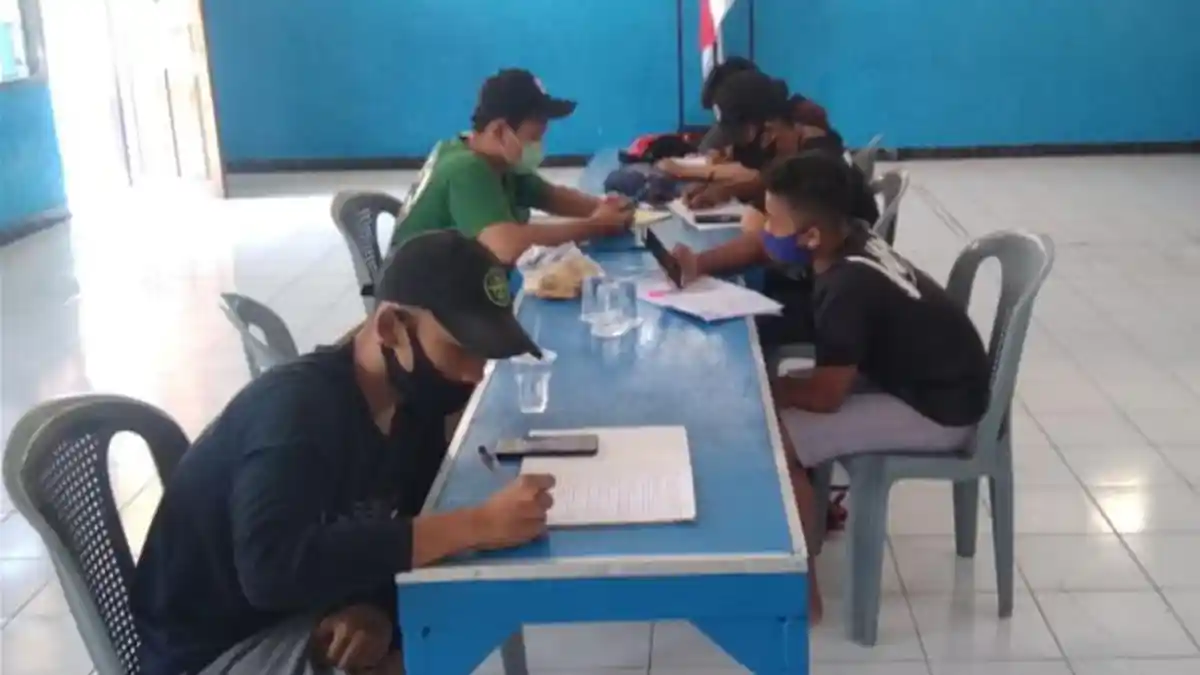 Ringankan Beban Siswa Belajar Online, Militansi Bonek Ruwet Beri Wifi Gratis di LPMK Kendangsari